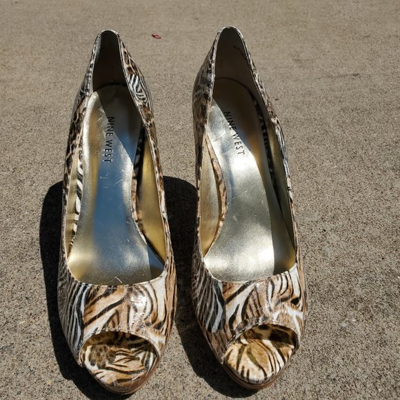 Nine west pumps,  size 7.  leopard pattern - Picture 5 of 7